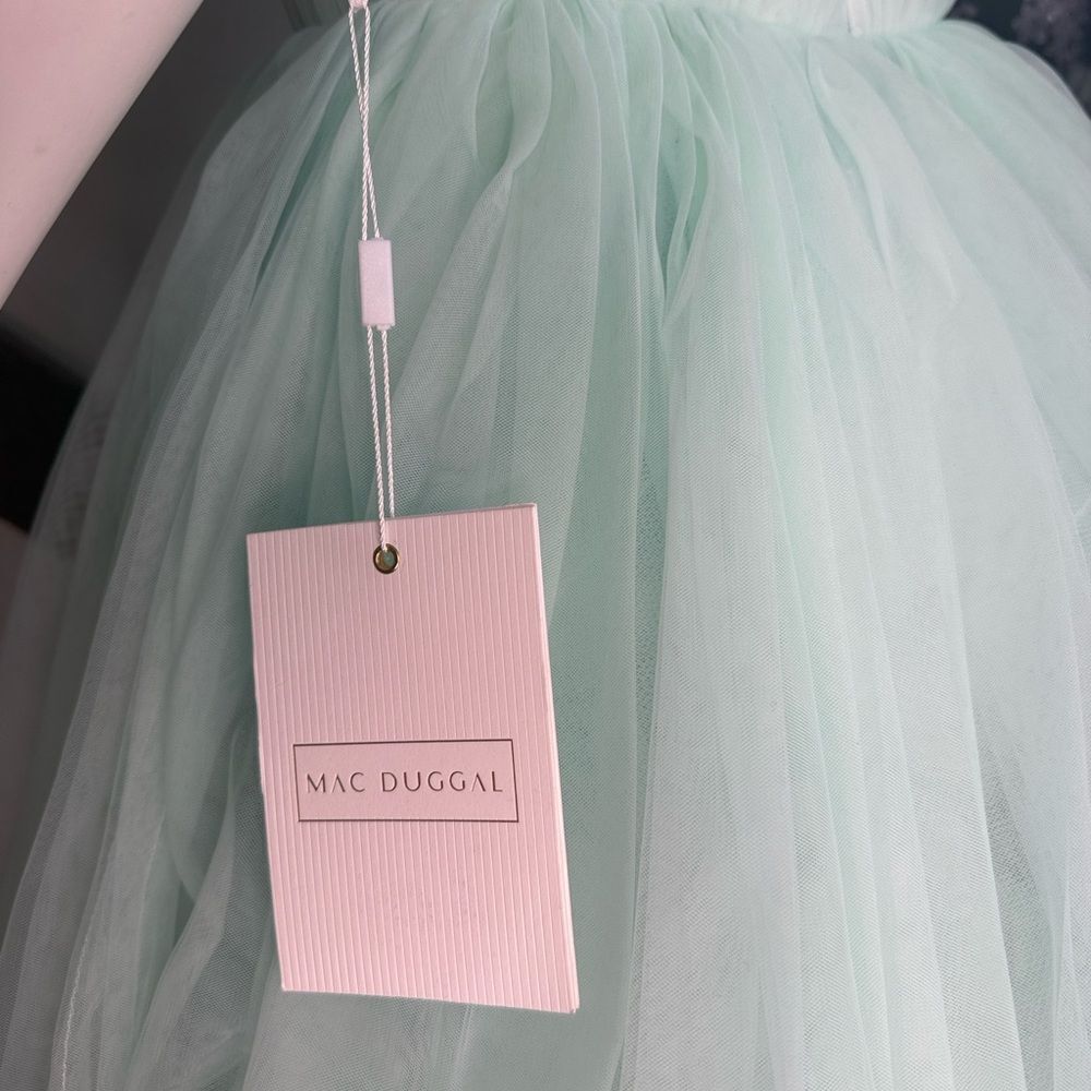 MAC DUGGAL  Off-the-Shoulder
High-Low Tulle Gown Elegant /  size 2 - Picture 8 of 8